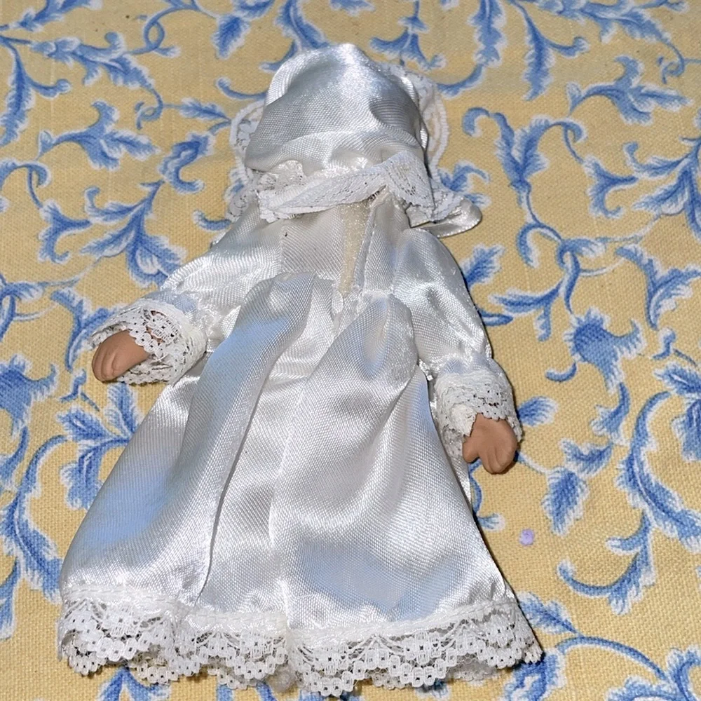 Avon 2000 Special Memories Mother and Child Porcelain Doll Preloved
